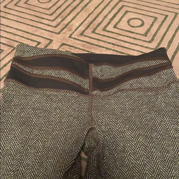 Lululemon patterned leggings - Picture 3 of 5